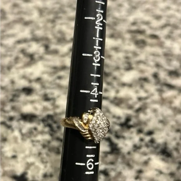 Vintage .98tcw Diamond Cluster 10KT yellow gold cocktail ring - Picture 2 of 2